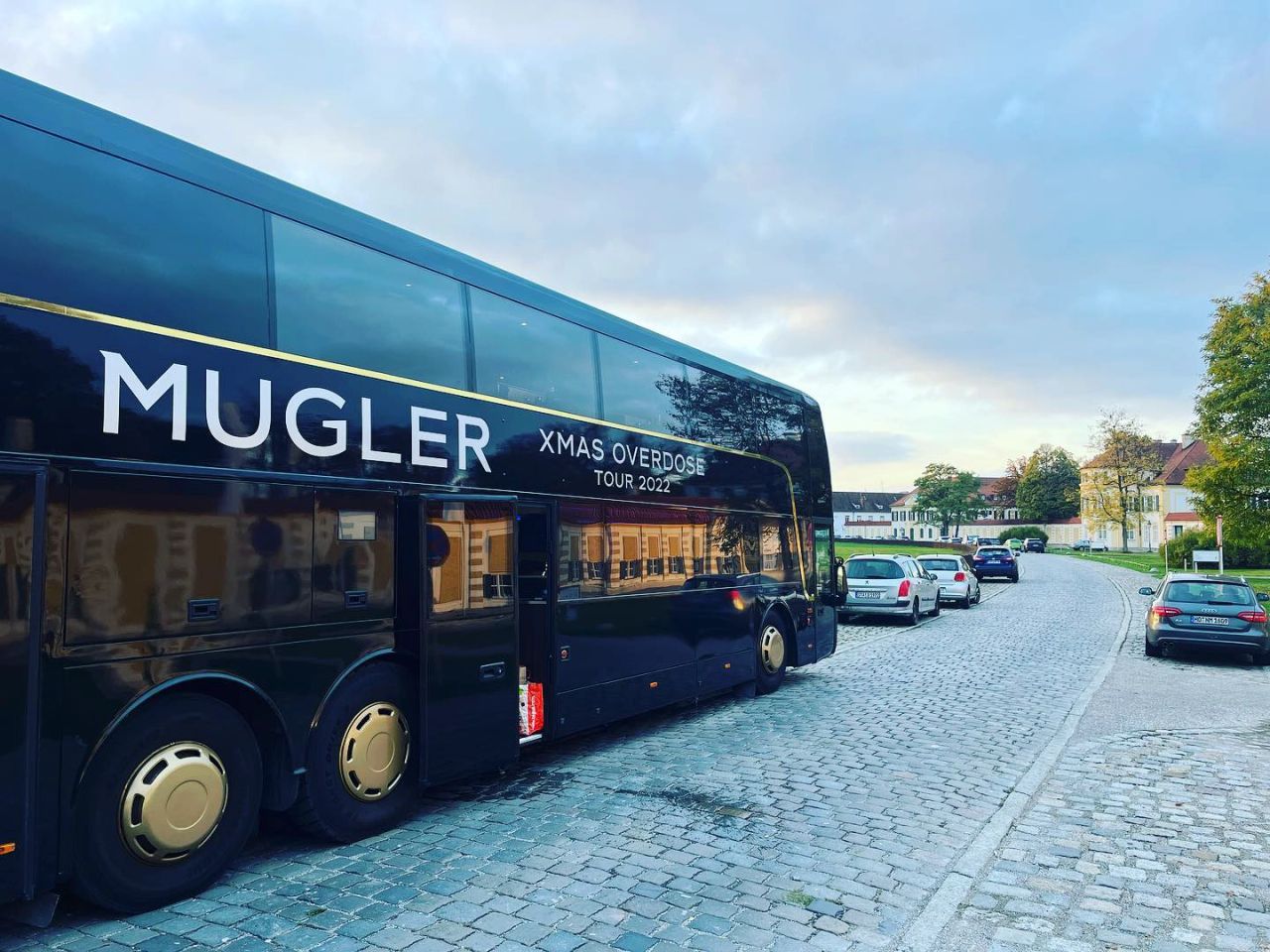 Gourmetliner Exklusives Event "on the road" Der Gourmetliner ist der erster und einziger vollwertig ausgestatteter Restaurantbus Deutschlands. Fahre mit uns zu den schönsten Orten.
