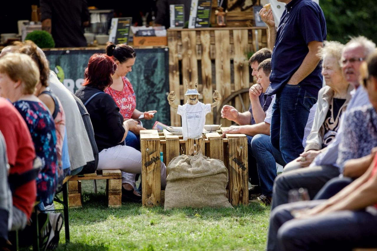Unsere Mobilen Eventküchen sind flexibel und modular einsatzbar. Du willst ein hochwertiges Menü an einem Ort deiner Wahl? Kein Problem.
