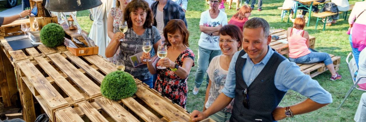 Mobile Eventküchen für dein Event Unsere Mobilen Eventküchen sind flexibel und modular einsatzbar. Du willst ein hochwertiges Menü an einem Ort deiner Wahl? Kein Problem.